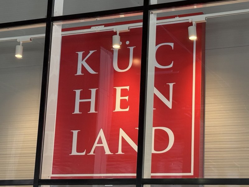 Вывеска для Kuchenland в ТЦ Мармелад