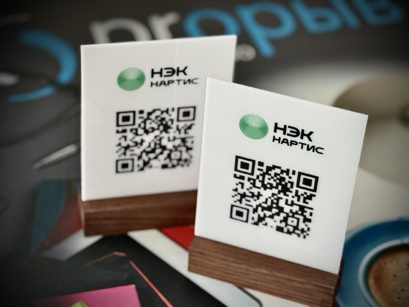 Изготовить настольные таблички для отзывов с QR колом в Череповце